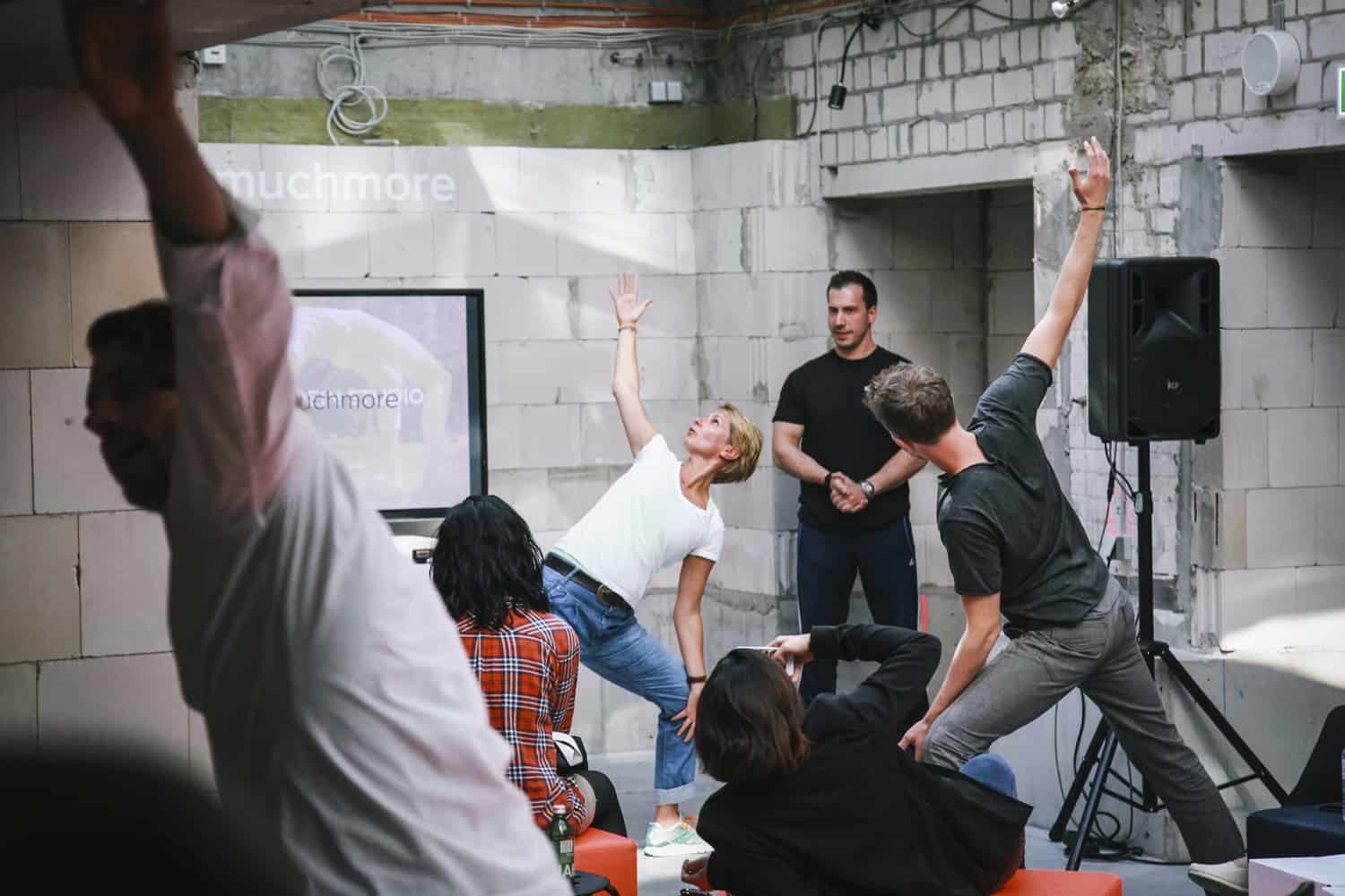 Yogaübungen beim somuchmore Holistic Day in Berlin