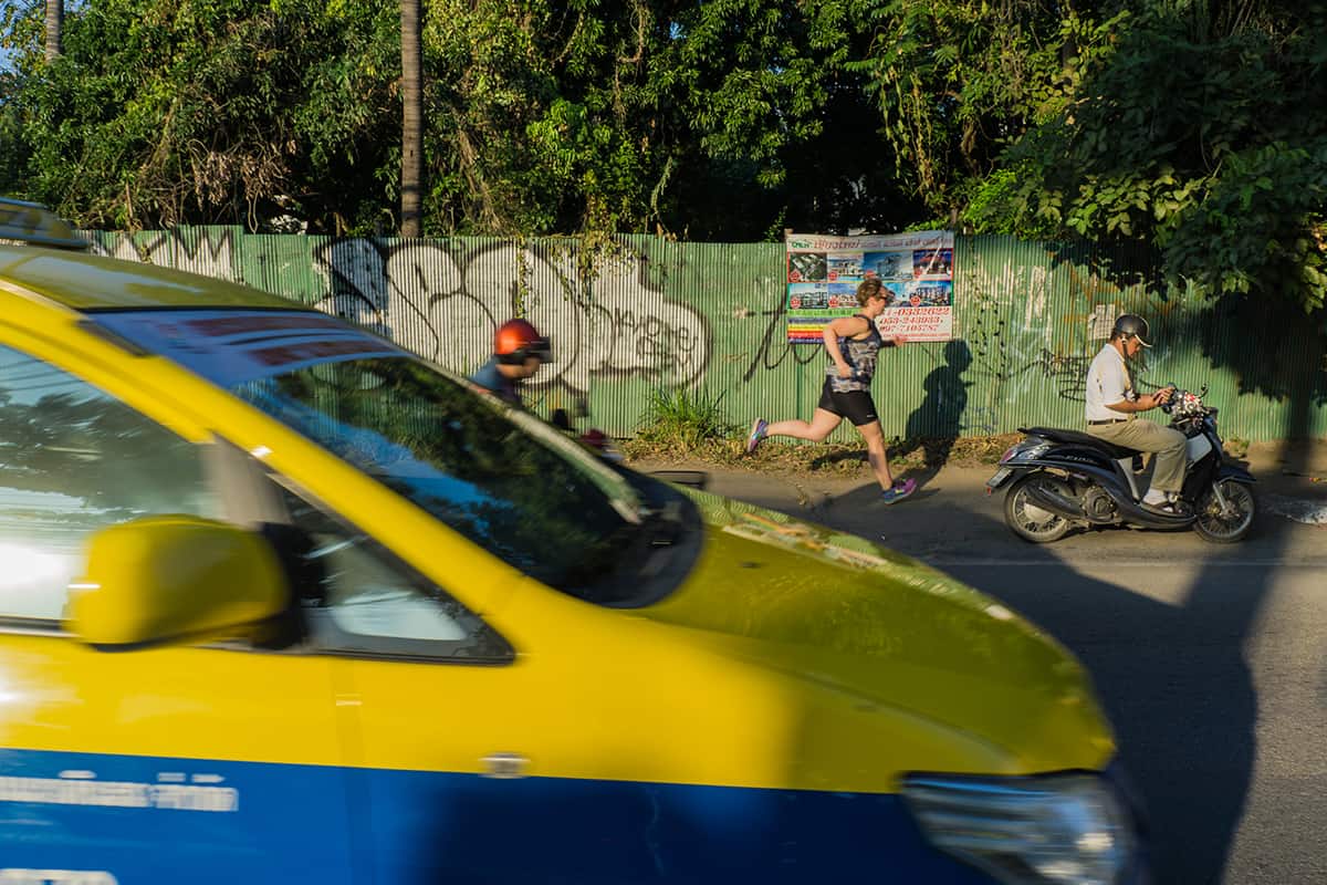 Laufen mitten im Straßenverkehr von Chiang Mai ist nicht für jeden etwas